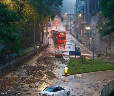 Hongkong zniszczony. "Czarna burza". Największy deszcz od 140 lat