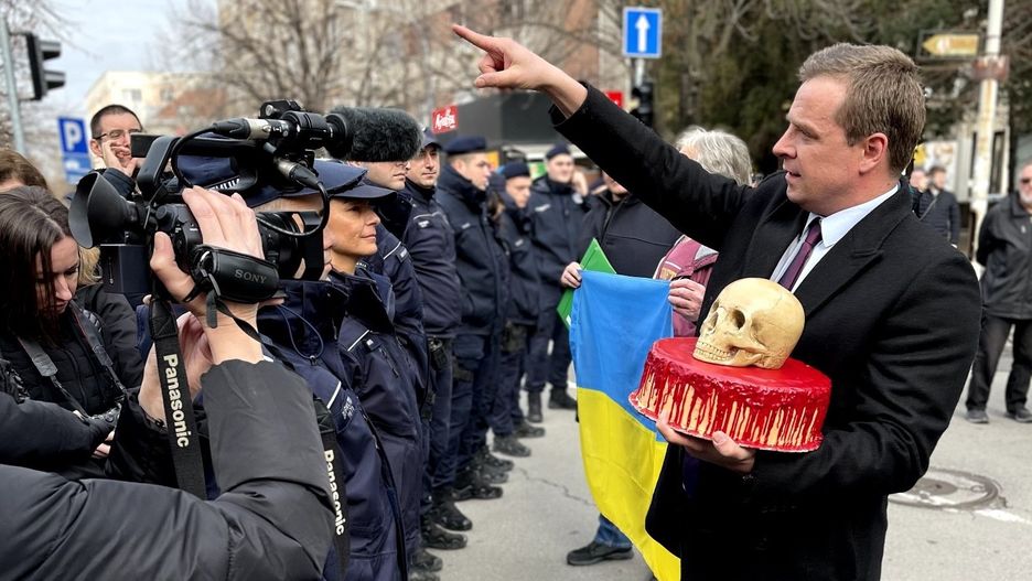 Przynieśli "tort śmierci". Chcą ekstradycji Putina