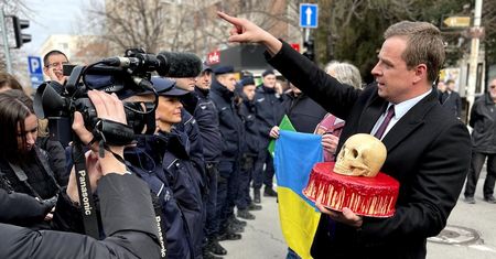 Przynieśli "tort śmierci". Chcą ekstradycji Putina