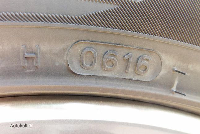 Napis 0616 oznacza, że oponę wyprodukowano w 6. tygodniu 2016 r.