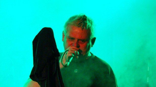 Kazik atakuje twórcę znanego serwisu dla fanów. Dlaczego lider Kultu nie lubi Sieci? 1