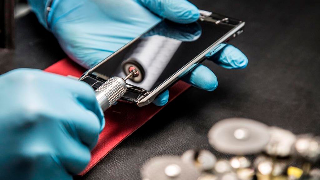 Vertu Signature Touch to smartfon luksusowy nie tylko ze względu na jakość wykonania i cenę 1