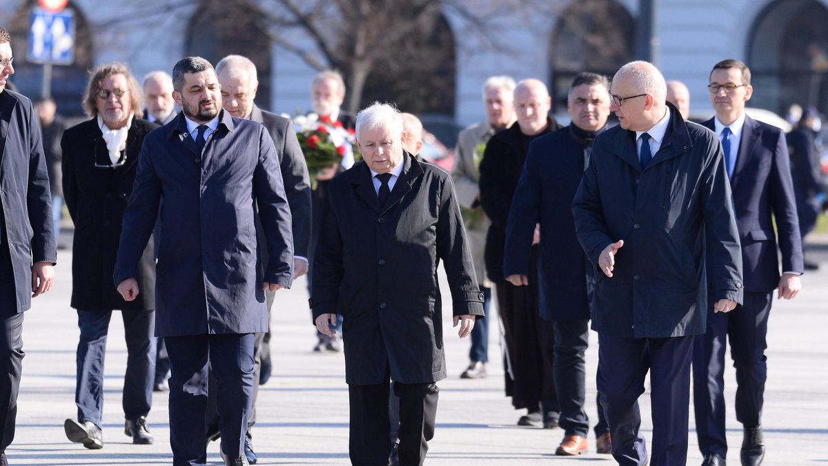 Postawa polityków w trakcie 10. rocznicy katastrofy smoleńskiej jest szeroko komentowana