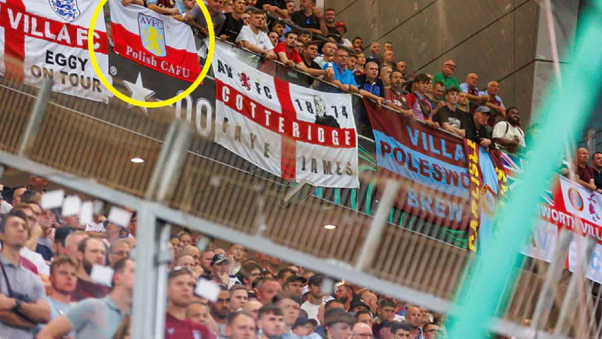 Flaga kibiców Aston Villi podczas meczu z Legią Warszawa