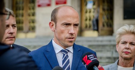 Borys Budka chce obalić Kaczyńskiego jeszcze w środę. Jaki jest plan lidera KO?
