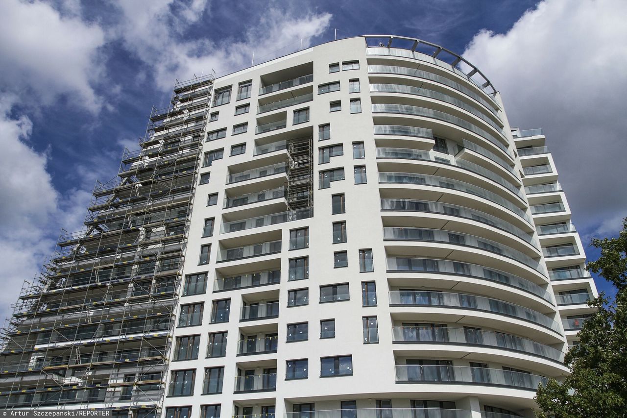 Kupili mieszkania, ale od lat nie mogą do nich wejść. "Nie mamy żadnych terminów"