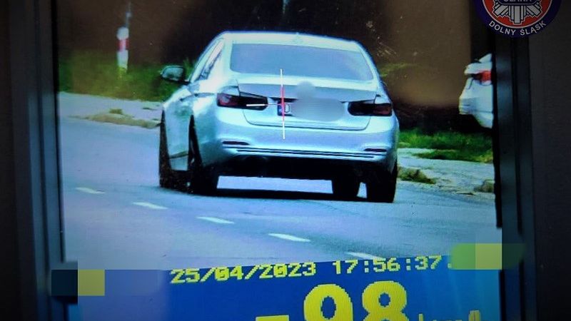 Młody kierowca jechał 98 km/h w terenie zabudowanym