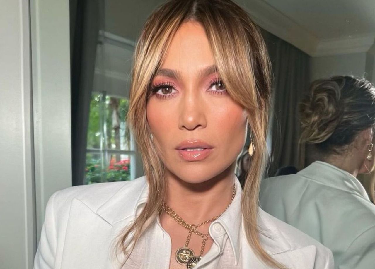 Jennifer Lopez w białym total looku
Instagram/jlo