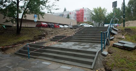 Warszawa. Schody przy wyjściu z metra Stokłosy przechodzą remont