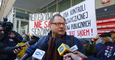 Pat trwa. Oto co postanowiła PKW ws. pieniędzy dla PiS. Decyzja odroczona