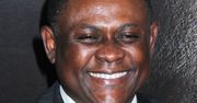 Dr Bennet Omalu ostrzega rodziców małych piłkarzy przed "wstrząsem". Odbijanie piłki głową może mieć opłakane skutki