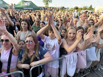 Playboys i Discoboys rozgrzali publiczność w Jedlińsku. Tłumy na festynie rodzinnym. Zobacz zdjęcia