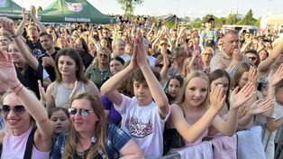 Playboys i Discoboys rozgrzali publiczność w Jedlińsku. Tłumy na festynie rodzinnym. Zobacz zdjęcia