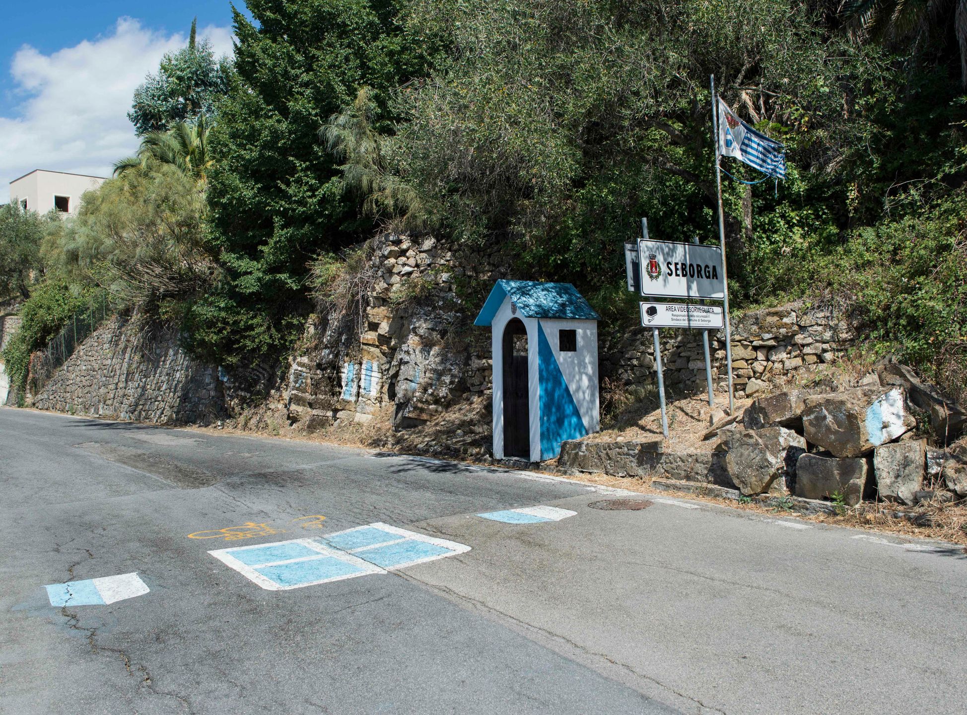 Budka graniczna na wjeździe do miasteczka
