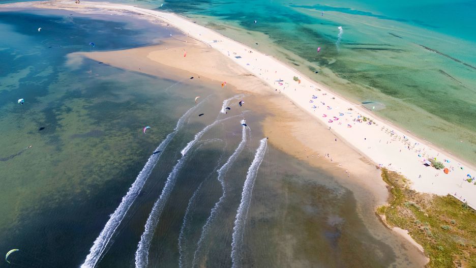 Nin kusi piaszczystymi plażami