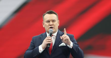 Liczne działki i duży kredyt. Oświadczenie majątkowe Tarczyńskiego