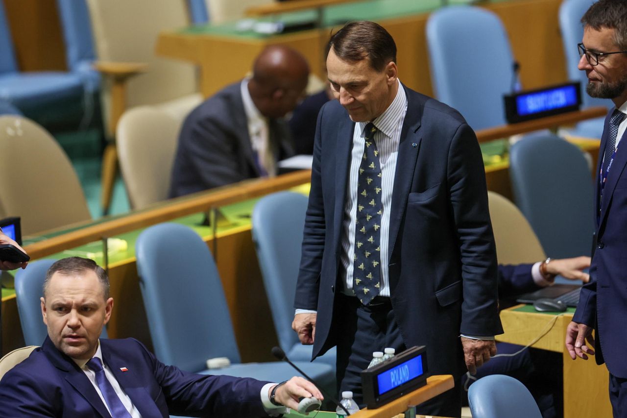 Sikorski mocno do Nawrockiego. "Kibolskie mordobicia były ważniejsze"