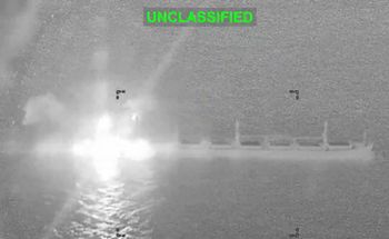 USA unieruchomiły statek w Zatoce Omańskiej. "Pocisk trafił w rufę"