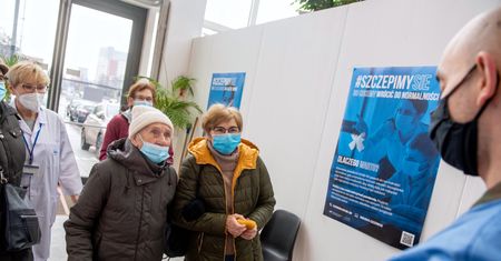 Koronawirus. Prawie 6,5 tys. zakażeń w Polsce. We Wrocławiu przybyło 109 chorych, 1 osoba zmarła