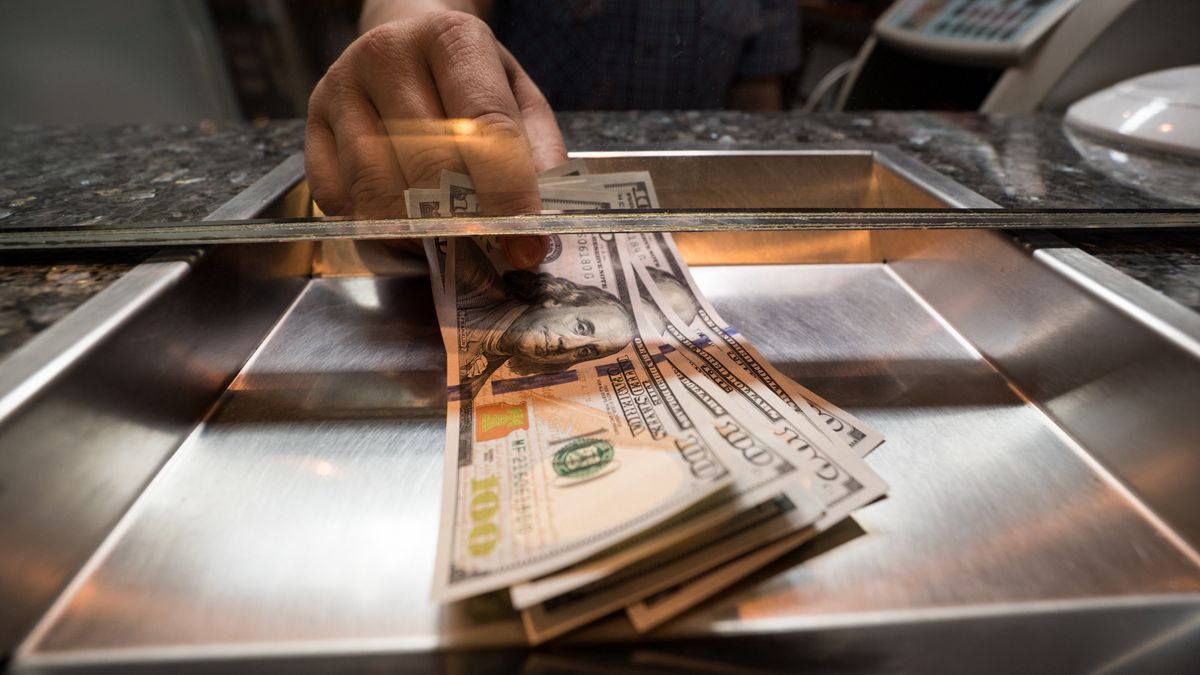 pieniądze gotówka dolary dolar waluta waluty kurs dolara 