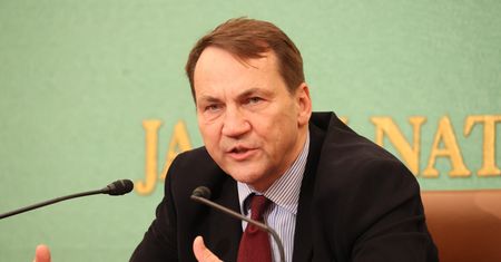 Sikorski o dronach. Przyznał Włochom wprost: "Musimy interweniować"
