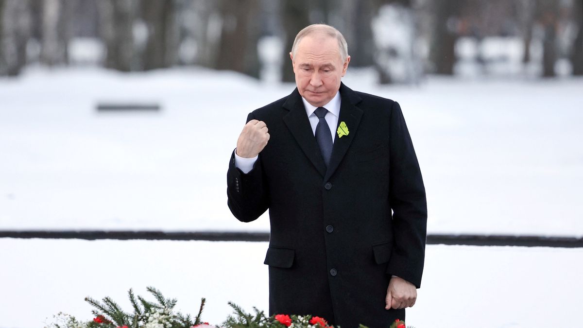 Russian President Putin attends 82nd anniversary of Leningrad siege lifting
epa12685252 Russian President Vladimir Putin lays flowers at the grave of his older brother Viktor, who died of diphtheria during the siege of Leningrad, at the Piskaryovskoye Memorial Cemetery on the 82nd anniversary of the lifting of the city's siege during World War II, in St. Petersburg, Russia, 27 January 2026.  EPA/ALEXANDER KAZAKOV/SPUTNIK/KREMLIN POOL MANDATORY CREDIT 
Dostawca: PAP/EPA.
ALEXANDER KAZAKOV/SPUTNIK/KREMLIN POOL
leningrad siege, world war ii, grave, cemetery