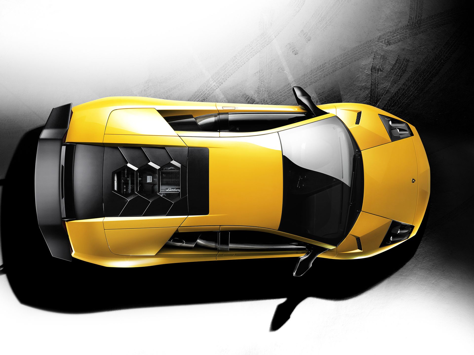 Od dekad z V12: ewolucja hipersamochodów Lamborghini 86