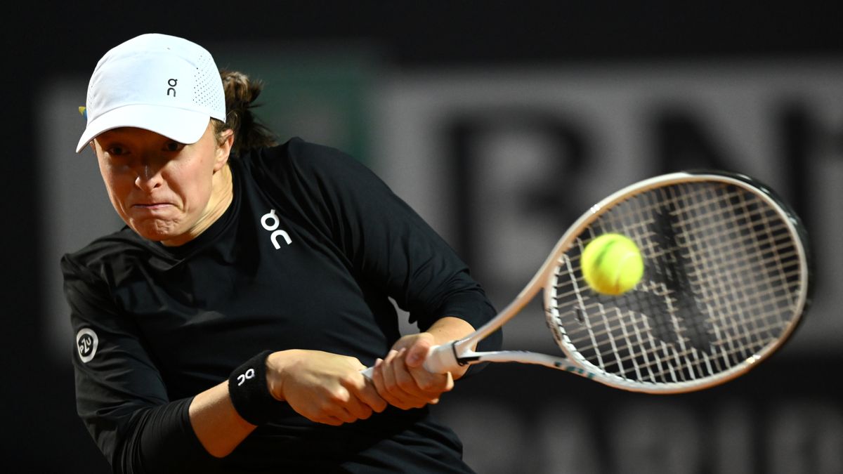 ROME, ITALY - MAY 17:   Iga Swiatek of Poland plays a backhand in the women's singles quarter-final match against Elena Rybakina of Kazakhstan during day 10 of the Internazionali BNL D'Italia at Foro Italico on May 17, 2023 in Rome, Italy. (Photo by Justin Setterfield/Getty Images)