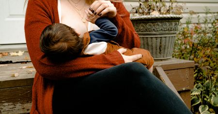 Grozi za to mandat 1500 zł. Czy karmiące powinny się mieć na baczności?
