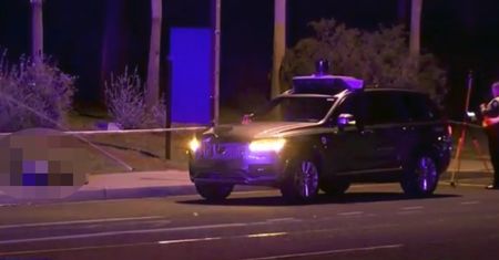 Uber nie odpowie za śmiertelny wypadek. Auto jechało samo, więc nie ma kogo winić