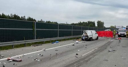 Pół auta skasowane. Śmiertelny wypadek na S7