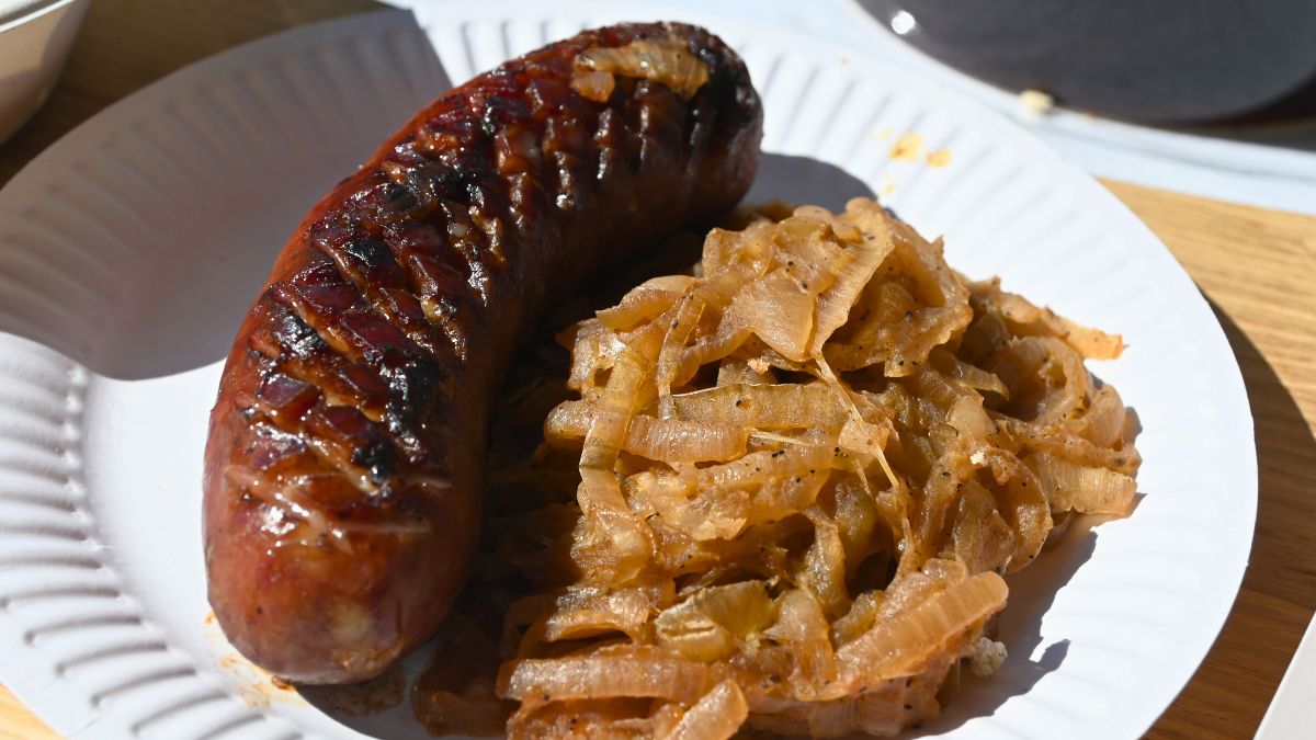 Duszona cebulka do kiełbasy