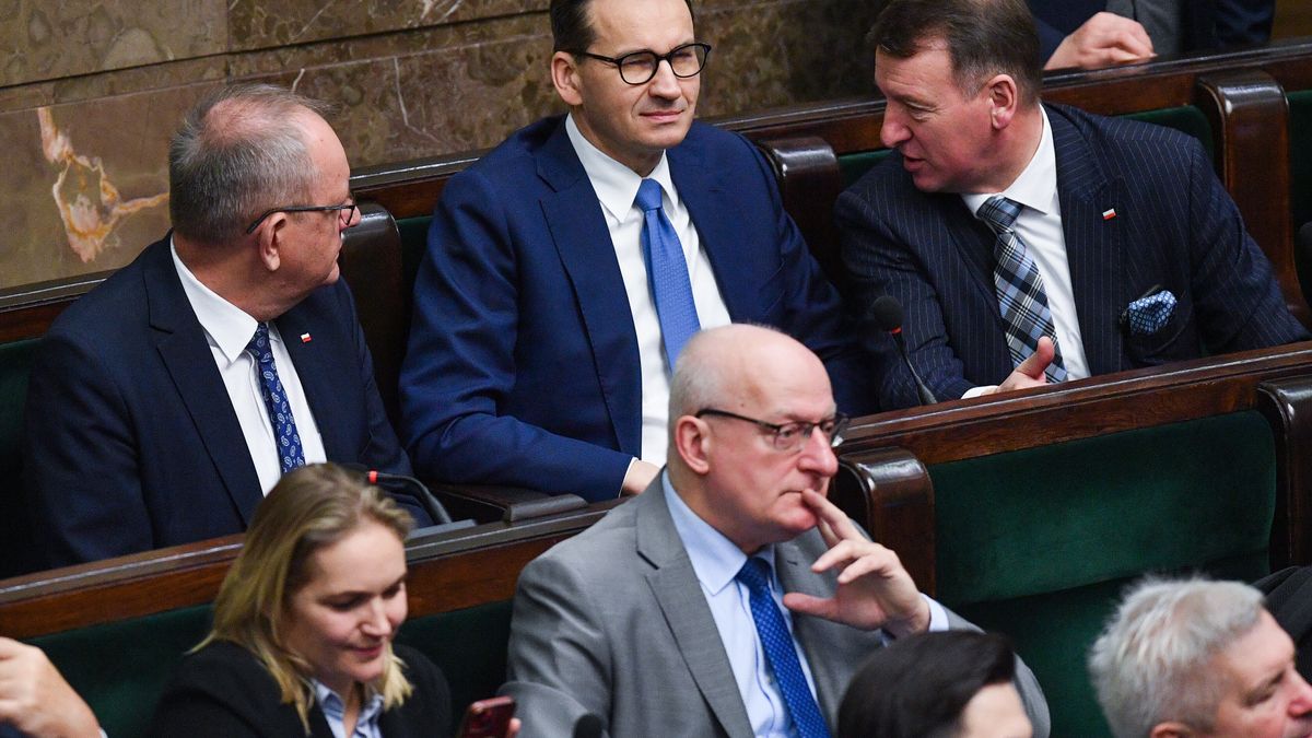 Na zdjeciu Mateusz morawiecki w ławach sejmowych