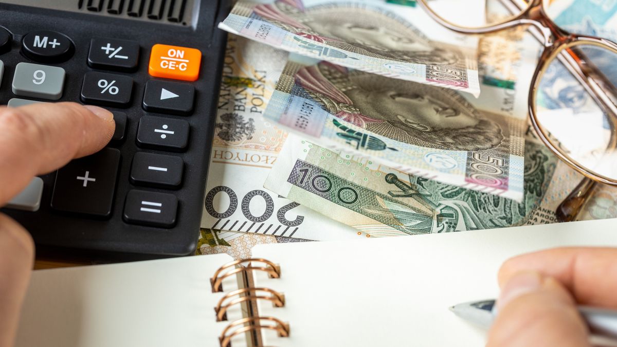 Polish money, financial analysis, company accounting, tax calculation, financial business concept. Poland zloty together with a calculator, hand writing down the results in a notebook
Polish money, financial analysis, company accounting, tax calculation, financial business concept. Poland zloty together with a calculator, hand writing down the results in a notebook
Andrzej Rostek
report, income, stationery, count