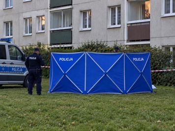 Tragedia przy ul. Fredry we Włocławku. 25-latek wyskoczył z balkonu