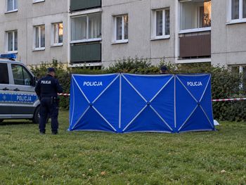 Tragedia przy ul. Fredry we Włocławku. 25-latek wyskoczył z balkonu