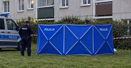 Tragedia przy ul. Fredry we Włocławku. 25-latek wyskoczył z balkonu