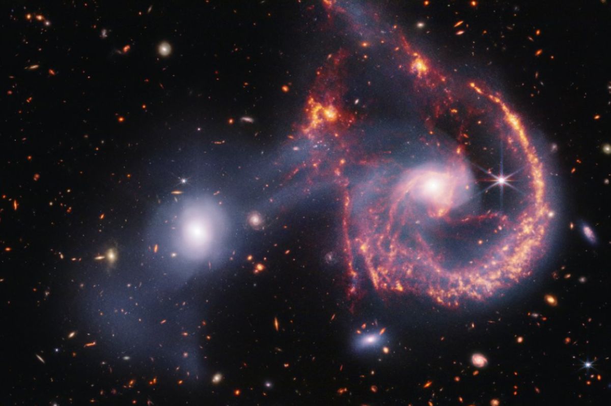 Webb telescope captures stunning collision of Arp 107 galaxies