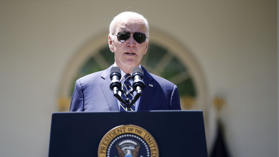 Joe Biden prowadzi dyskusję z Republikanami