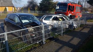 Miączyn: Czołowe zderzenie fiata. Dwie osoby trafiły do szpitala