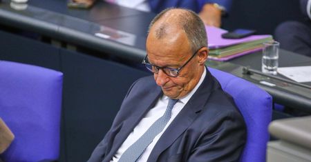 Merz trzyma się głównie z braku lepszej opcji [OPINIA]