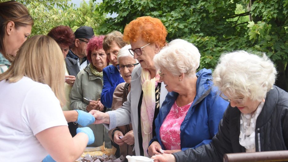 Dni Mechlina 2025. Mieszkańcy miejscowości i seniorzy ze Śremu bawili się podczas tradycyjnej imprezy [film, zdjęcia]