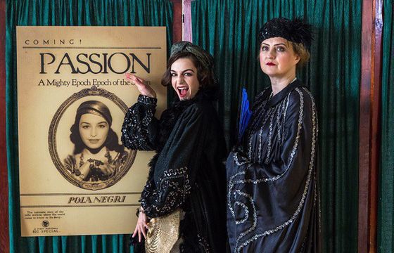 Agnieszka Więdłocha i Izabela Kuna w „Drunk History - Pół litra historii 2”