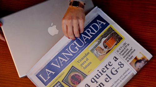 Zawiń MacBooka w gazetę 1