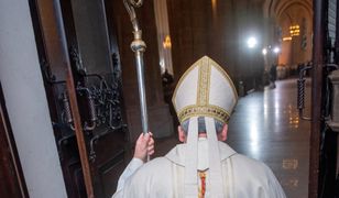 Koronawirus. Na bierzmowaniu tłum ludzi. Ksiądz: młodzi się tak garnęli