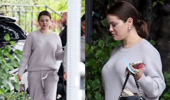 Naturalna Selena Gomez BEZ MAKIJAŻU i w dresie zmierza do kliniki urody (ZDJĘCIA)