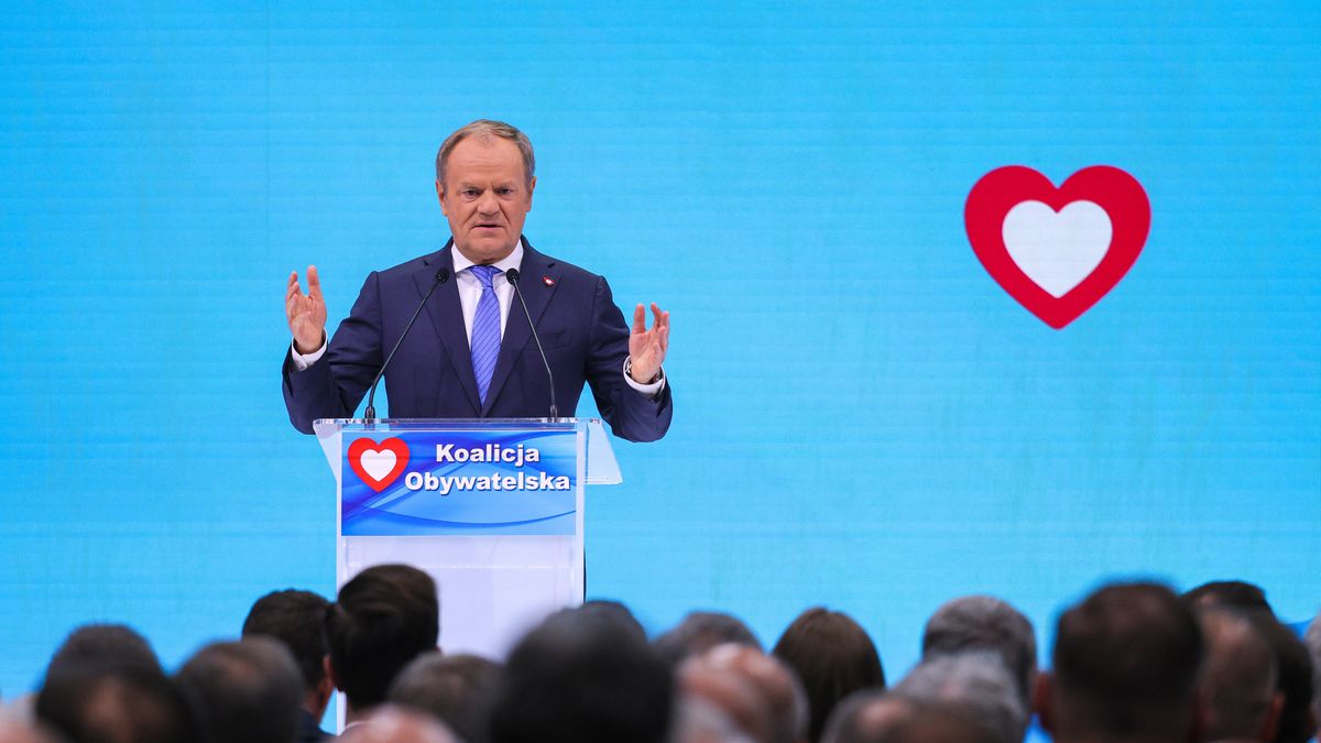 Warszawa, 25.10.2025. Premier Donald Tusk przemawia na konwencji krajowej Platformy Obywatelskiej w ATM Studio w Warszawie, 25 bm. Podczas wydarzenia zainicjowany zostanie proces stworzenia nowego ugrupowania wraz z Nowoczesną i Inicjatywą Polską. (aldg) PAP/Paweł Supernak
