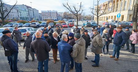Emerytury esbeków. Sądy przywracają pełne świadczenia