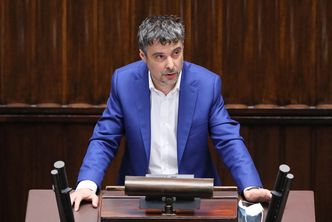 Poseł z ferrari i dodatkowa kasa z Sejmu. "Sprawę trzeba sprawdzić"