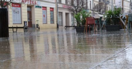 Pogoda na poniedziałek: Front burzowy przejdzie nad Lubelszczyzną. Temperatura nie zachwyci